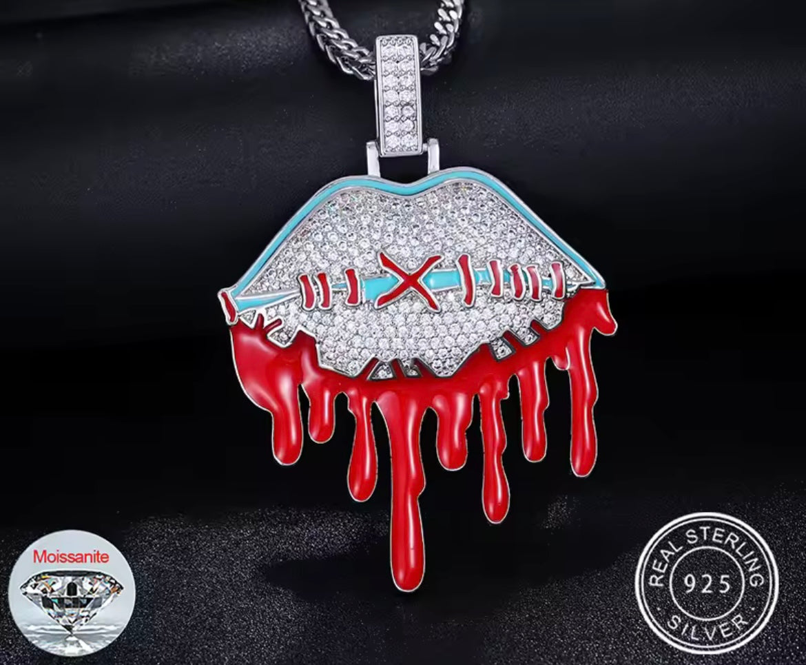 Shiny Lips Pendant